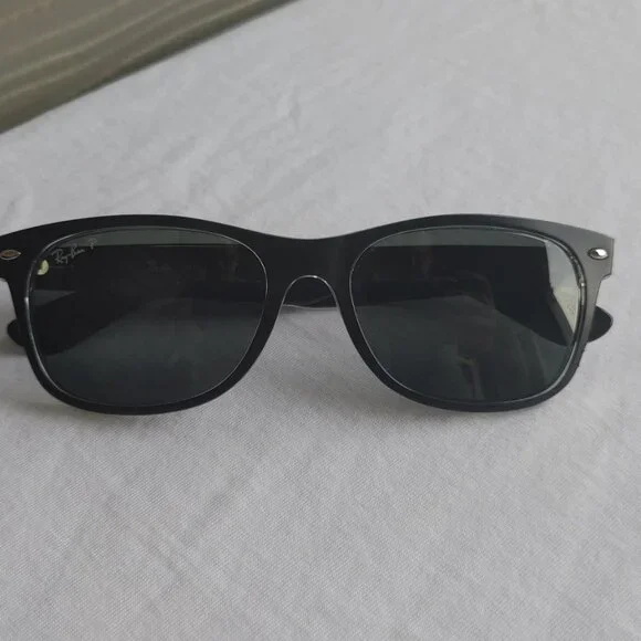 Ray-Ban Limited Edition New Wayfarer Classic - Black/Clear Frames w/Green Lenses - Picture 5 of 5